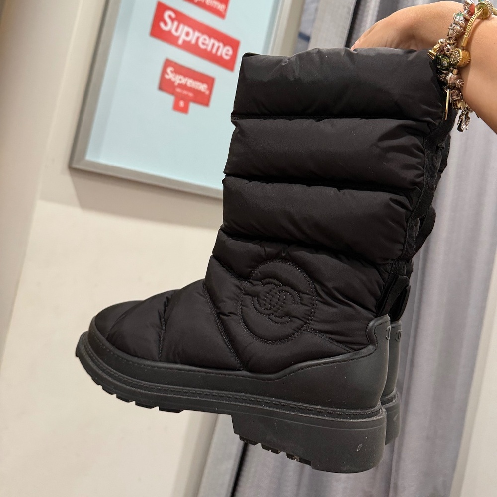 Chanel puffer snow boots